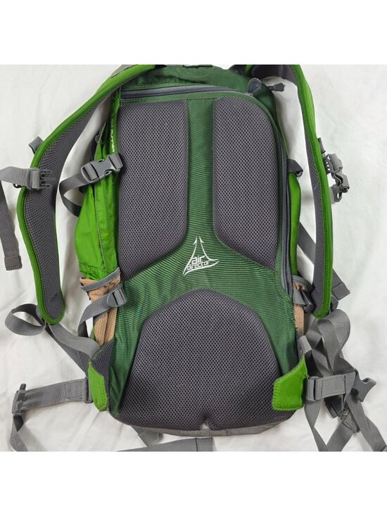 Camelbak Rim Runner Hydration Backpack Green Lightweight Hiking Pack Camping